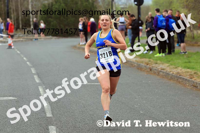 SSenior womens relay, 2025 Elswick Harriers Good Friday Road Relays, Newburn, Newcastle upon Tyne. Photo: David T. Hewitson/Sports for All Pics